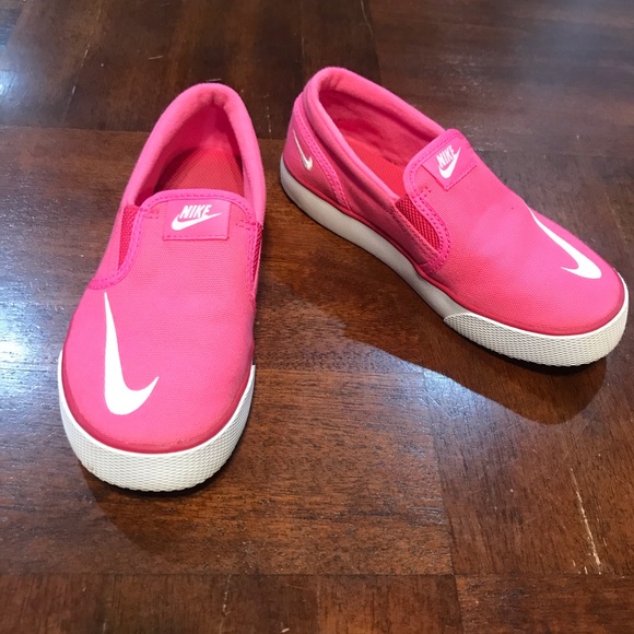 nike toki slip on pink